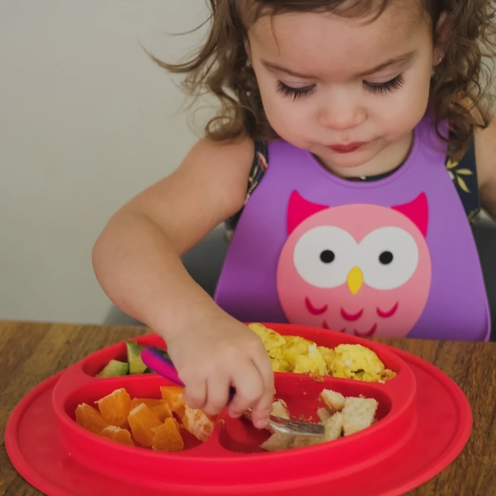On-the-Go 3D Silicone Feeding Bib - Image 5